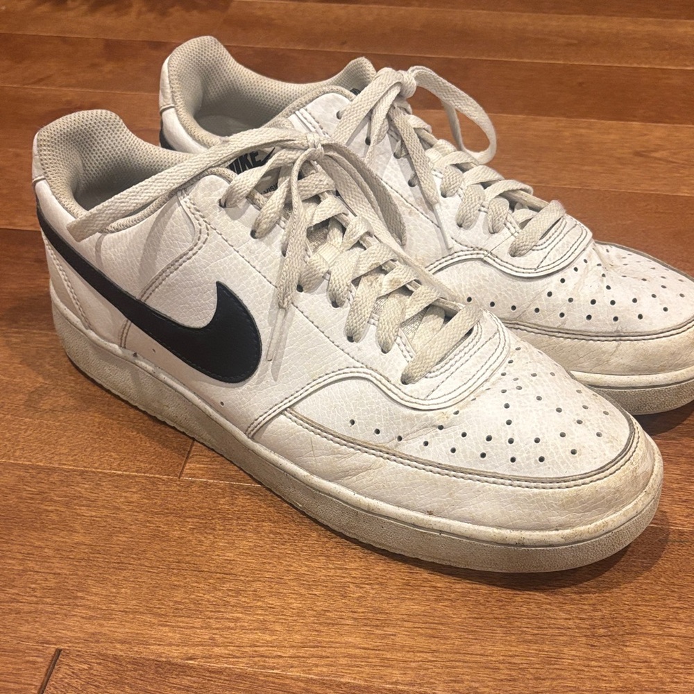 Nike Men's White and Black Classic Sneakers